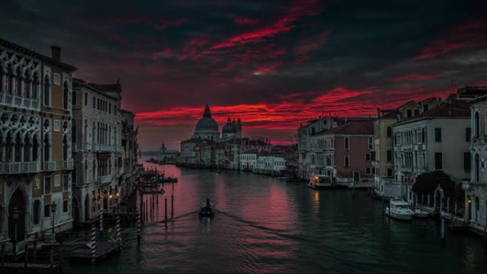 日出时的威尼斯大运河