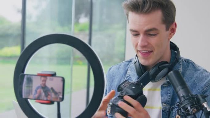 男Vlogger直播摄像头产品评论在家视频手机录制