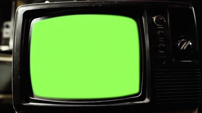 绿屏旧电视。放大。特写。4k分辨率。