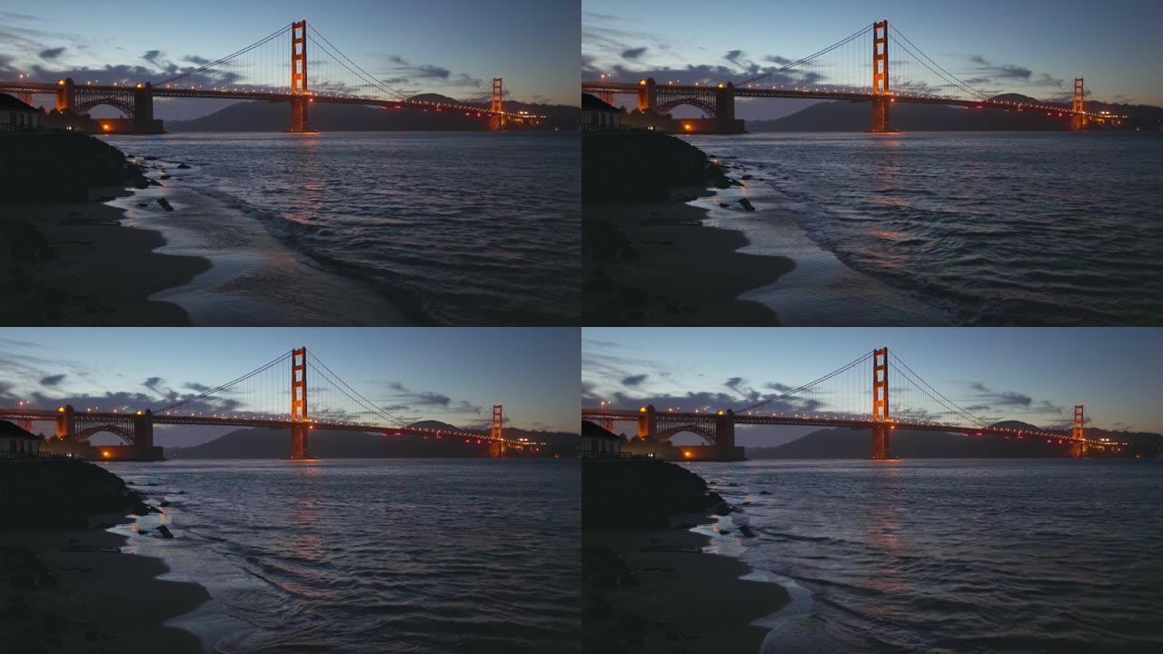 金门大桥在晚上，从海滩可以看到。美国旧金山。4k夜间拍摄