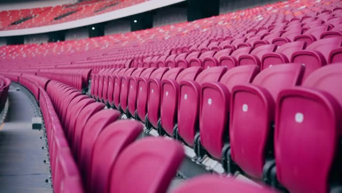 空体育场内的红色体育场椅子