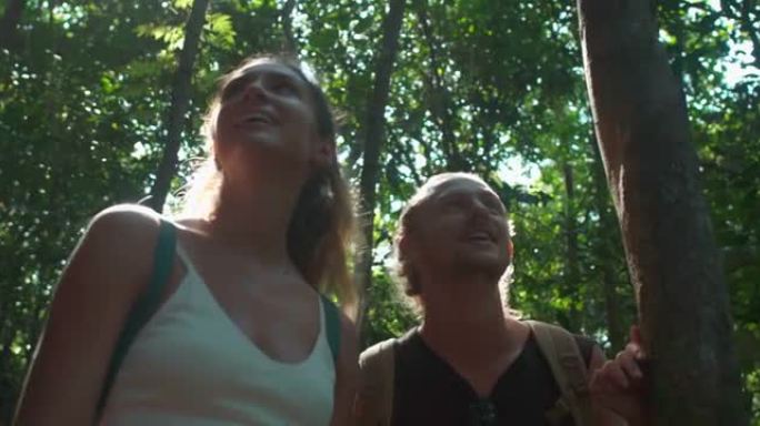 旅行徒步旅行者的兴奋体验29岁的拉丁美洲和西班牙裔夫妇在背包享受旅行假期积极健康的生活方式冒险丛林度