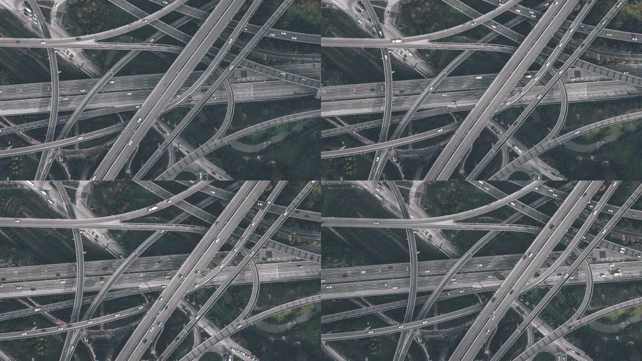 复杂立交桥和繁忙交通的T/L PAN鸟瞰图