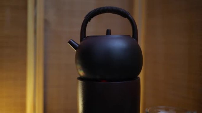炉子上的热茶壶煲茶茶壶特写中国茶