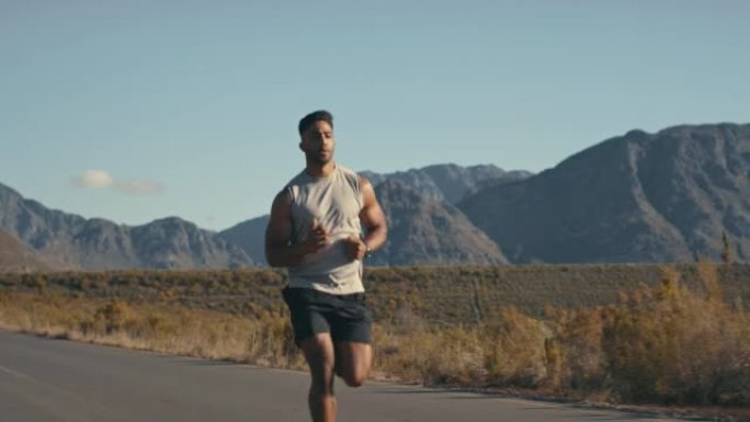 一个年轻人在乡村道路上奔跑的4k视频片段