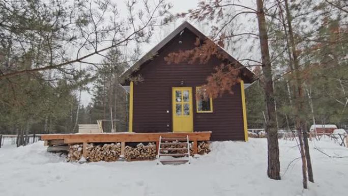 乡村的木屋雪景雪中木屋严寒