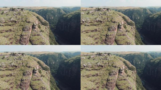 南非野生海岸姆坎巴蒂自然保护区悬崖上方的秃鹰角的鸟瞰图