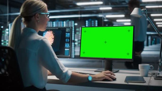 高科技数据中心服务器: 在绿屏色度关键计算机上工作的高加索女性IT专家。监控网络服务、云计算、分析设