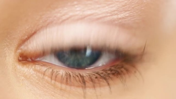 一个女人的眼睛的4k视频片段