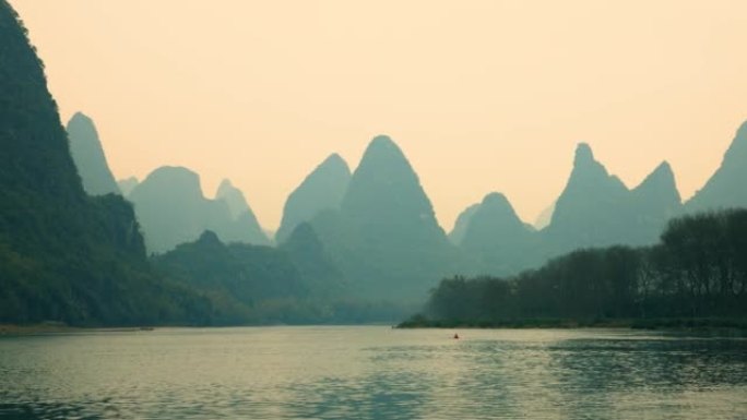 早上的漓江，中国桂林