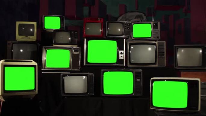 复古电视堆栈打开绿色屏幕，放大剪辑的末尾。4k分辨率。