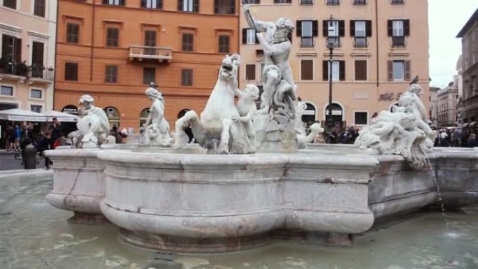 位于意大利纳沃纳-罗马广场的海王星喷泉 (Fontana del Nettuno)。