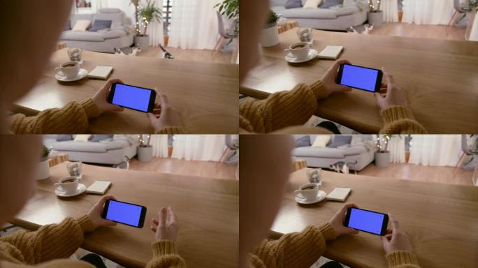 女士无法辨认的女人在带有色度键蓝屏的智能手机上进行视频通话