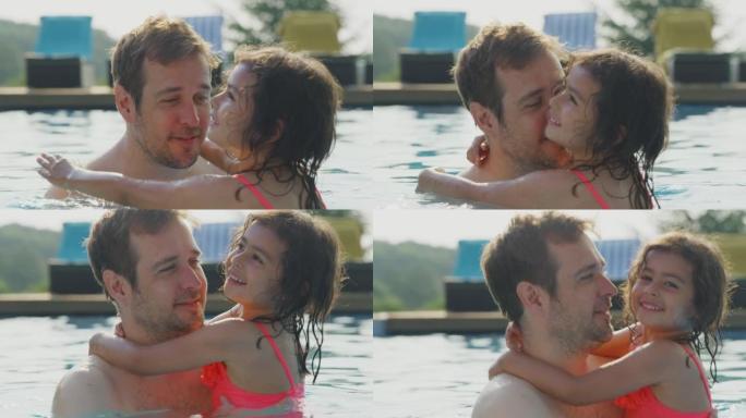 父女暑假一起在游泳池玩得开心 -- 慢动作拍摄