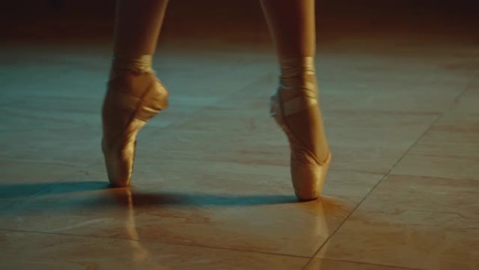 pointe的芭蕾舞演员脚的电影特写镜头