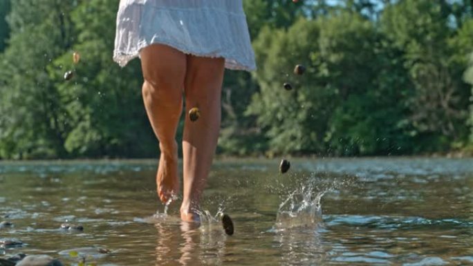 超级SLO MO反转镜头，一个无法识别的女人将石头扔进河里