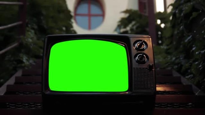 户外旧电视绿屏。
