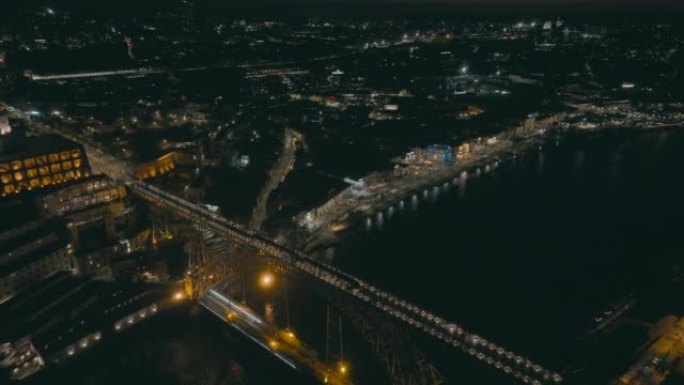 无人机拍摄的波尔图城市夜景