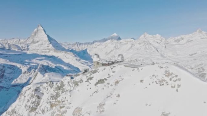 空中无人机马特宏山在冬天阳光明媚的日子。瑞士阿尔卑斯山。瑞士。