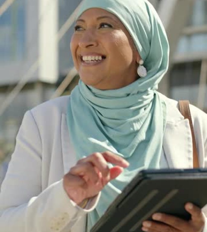 城市商业，平板电脑和穆斯林妇女在浏览互联网或社交媒体时行走。思考，垂直和伊斯兰女性企业家，拥有用于在