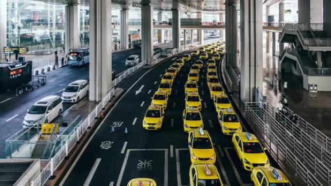 T/L PAN机场出口繁忙的出租车排队
