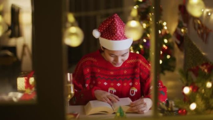 女人在圣诞节休息居家读书看书阅读