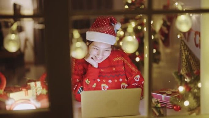 在圣诞节活动中使用笔记本电脑的女人