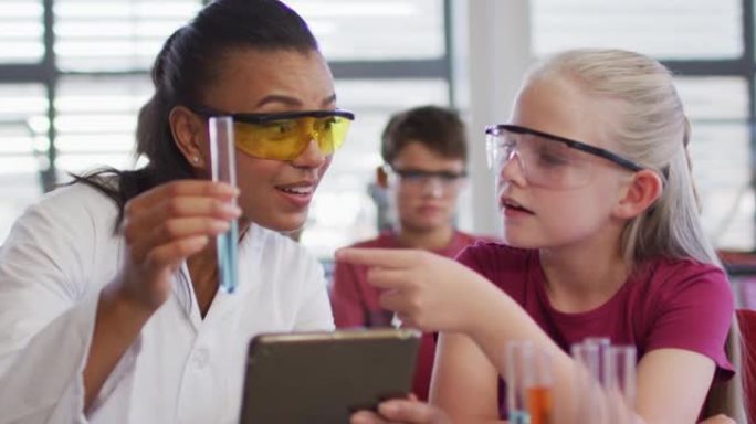 化学课上戴着带试管的防护眼镜的多元化女教师和女学生
