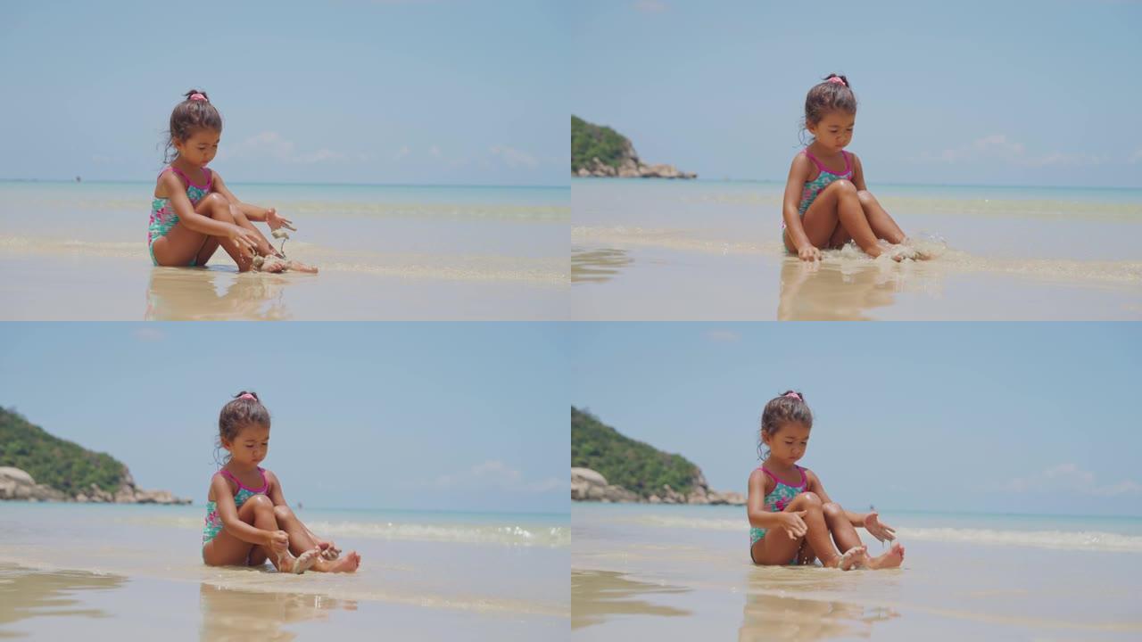 女孩在海滩上玩耍