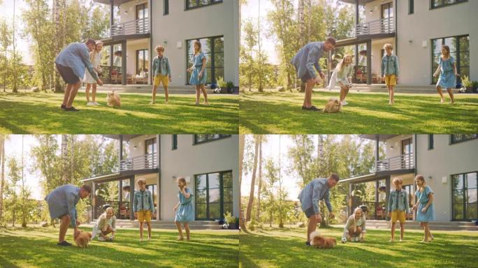 微笑的四口之家在后院和可爱的小博美犬玩得很开心。父亲，母亲，女儿和儿子踢球，蓬松的狗为之奔跑。郊区房