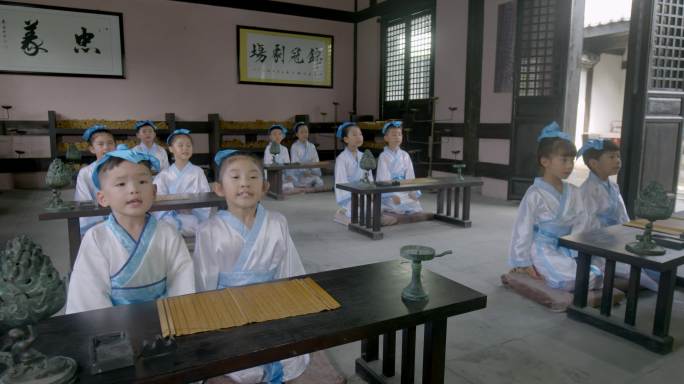 私塾小孩念书学习背书