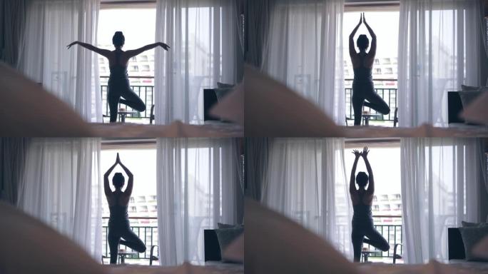 女人在卧室里做瑜伽