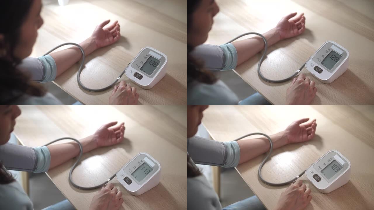 在家测量血压的特写女人