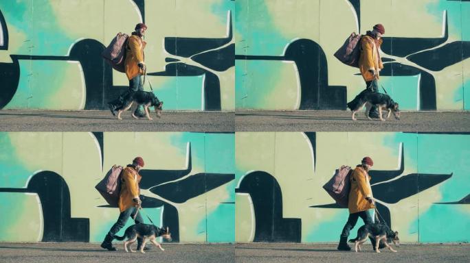 一个流浪汉带着一只狗和一个大袋子在街上散步