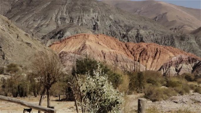 七种颜色的山丘 (Cerro de los Siete Colores)，位于阿根廷胡胡伊省Queb
