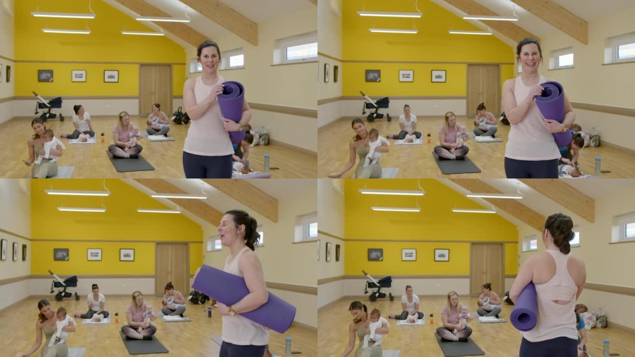 骄傲的瑜伽教练瑜伽老师产后康复瑜伽垫