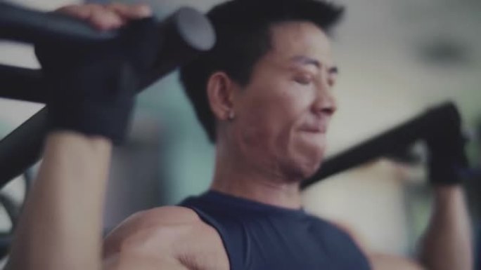自己要建立的力量男子健身男人锻炼身体视频