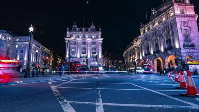 伦敦市皮卡迪利广场的晚间照明