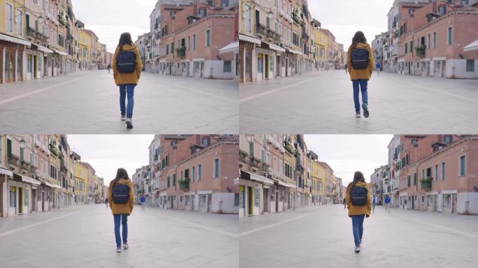 自由旅行者的后视图年轻女性在意大利威尼斯欧洲度假旅游。具有多样性概念的体验式旅行。与阿尔法
