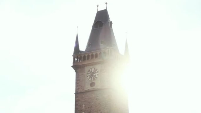 旧市政厅钟楼，位于旧城广场，捷克首都布拉格。放大。