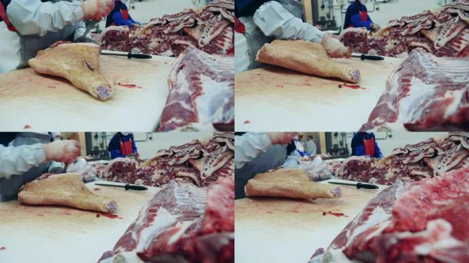 人们在工厂里用肉工作。
