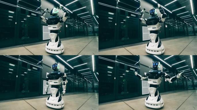 现代机器人在营业厅里兴高采烈地移动着。人工智能、机器人创新、机器人概念。