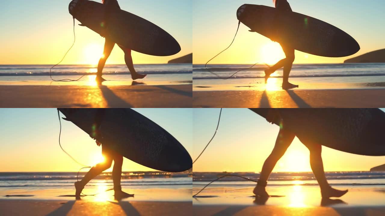 一个女孩拿着冲浪板，将冲浪板的电线绑在她在海滩上行走的左腿上