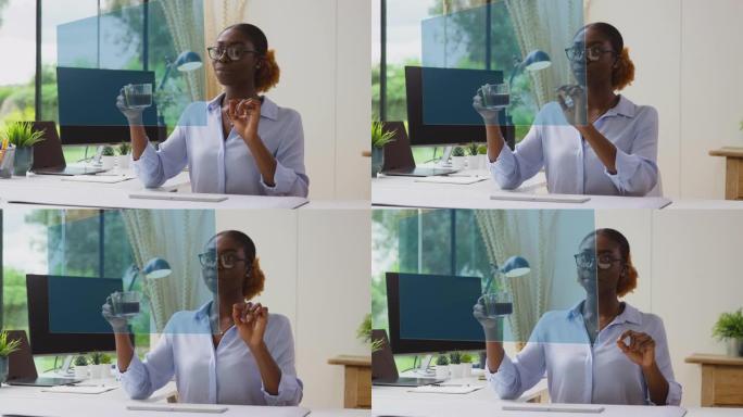 女人看着坐在办公桌上与AR技术互动的投影屏幕