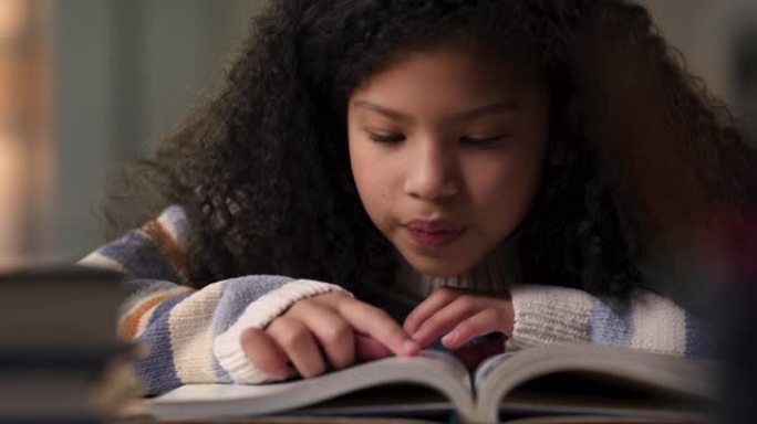 一个年轻女孩独自坐在家里看教科书的4k视频片段
