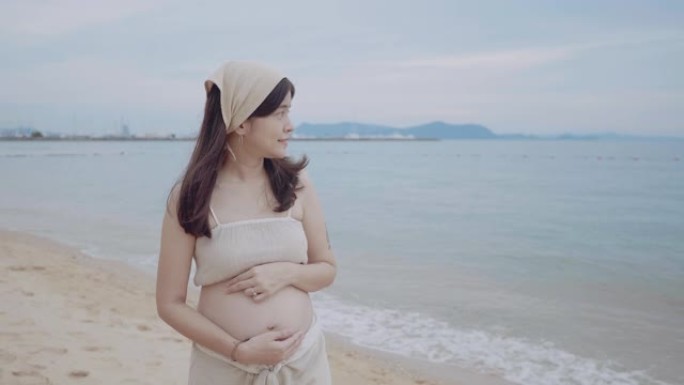 站在海滩上的孕妇。