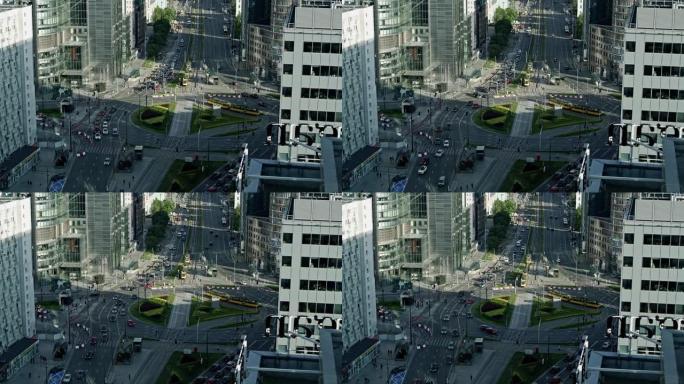 从摩天大楼看市中心。大环形交叉路口