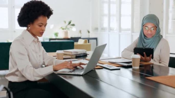 笔记本电脑，平板电脑和商业女性在办公室一起合作项目。跨种族，团队和团队在工作场所用电脑和数字移动进行
