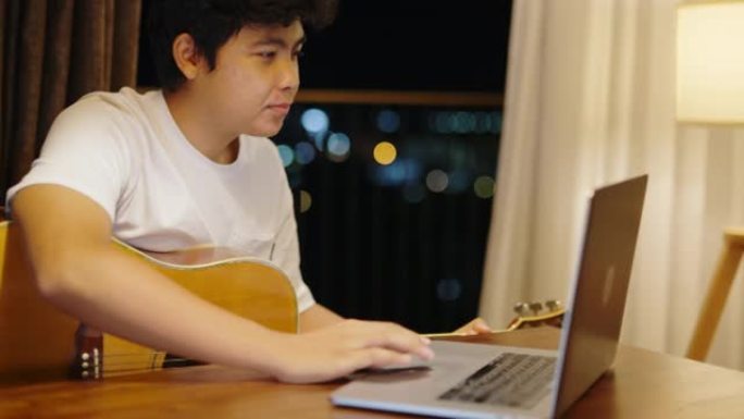 时髦人士使用笔记本电脑在线练习吉他。