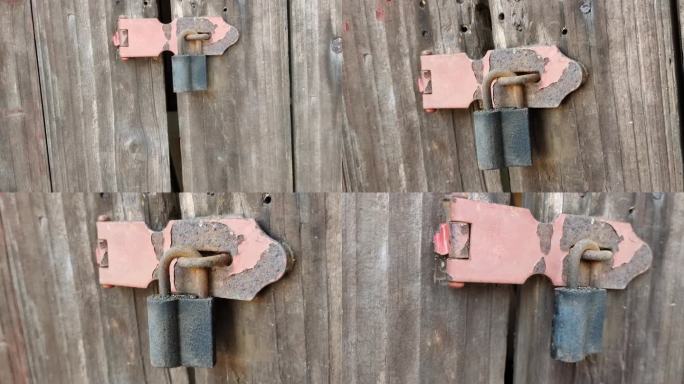老木门锁老木板门老锁旧锁铁锈大门紧锁